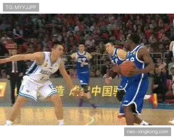 阻挡犯规和带球撞人有什么区别?
